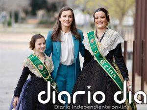 La Reina Letizia arrasa con un traje de estreno en el color vibrante que se ha convertido en su favorito esta temporada