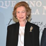 La Reina Sofía, cada vez más animada, abandona el luto riguroso tras la muerte de Irene de Grecia