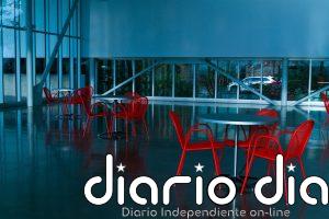 La teoría del rojo inesperado: cómo evitar interiores aburridos y crear un espacio con estilo