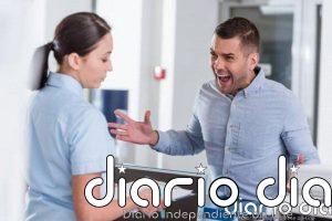 Las agresiones a médicos en España alcanzan en 2025 su cifra más alta: 879 casos