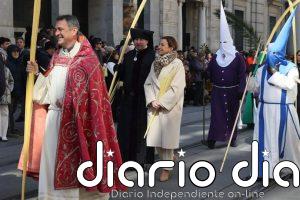 Las procesiones del Domingo de Ramos se abren paso entre las fuertes rachas de viento