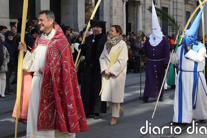 Las procesiones del Domingo de Ramos se abren paso entre las fuertes rachas de viento