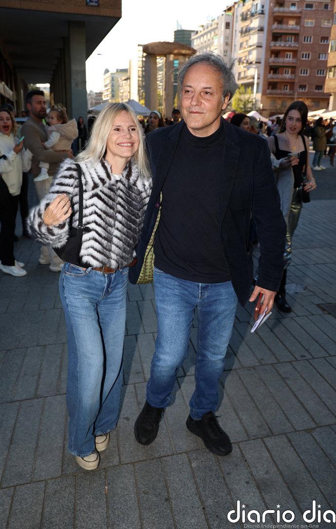 Laura Escanes, Ester Expósito, o Javier Ambrossi. Lluvia de famosos en el primer concierto de Rosalía en Madrid