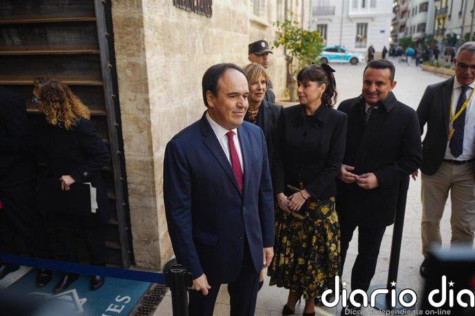 Llorca niega "trato a favor" hacia su pareja en el acceso a una plaza en Diputació y denuncia una "cacería" y "machismo"