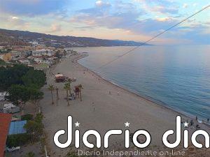 Localizan tres cadáveres en el mar tras desembarcar una patera con 17 personas en la costa granadina