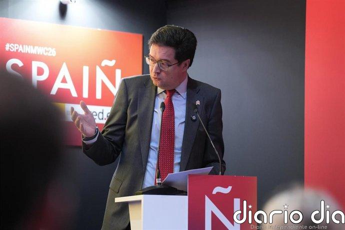 López asegura que "no tiene nada que decir" sobre la posible operación entre Indra y Escribano