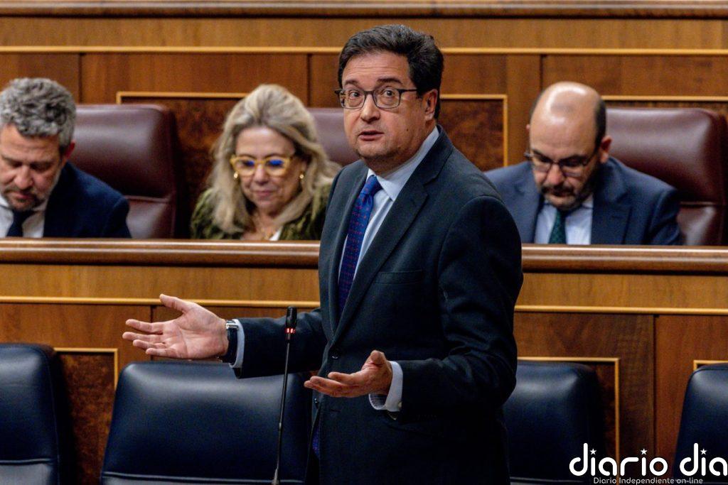 López avanza que en la primera quincena de abril se pondrá en marcha la jornada de 35 horas en la Administración General