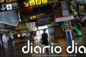 Los aeropuertos canarios registran este domingo ocho desvíos y una cancelación por la borrasca 'Therese'