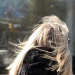 Los avisos por fuertes rachas de viento continuarán este lunes en ocho CCAA, con aumentos notables de la temperatura