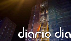 Los bomberos rescatan a una mujer de 80 años de un incendio en su vivienda en Ciudad Lineal