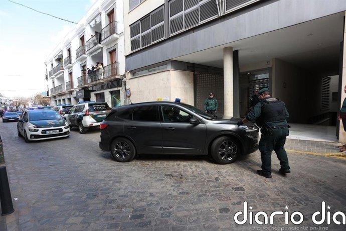 Los detenidos por la muerte de Francisca Cadenas llegan al Juzgado de Villafranca a declarar entre gritos de 'asesinos'