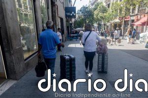 Los españoles realizaron 175,7 millones de viajes en 2025, un 4,7% menos, pero gastaron un 2,6% más