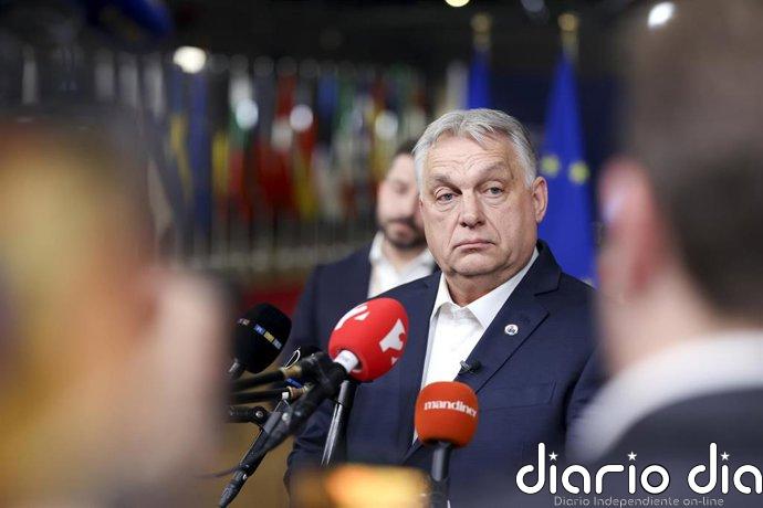 Macron niega "plan B" al préstamo a Kiev que veta Orbán: No debemos transigir, está en juego la credibilidad
