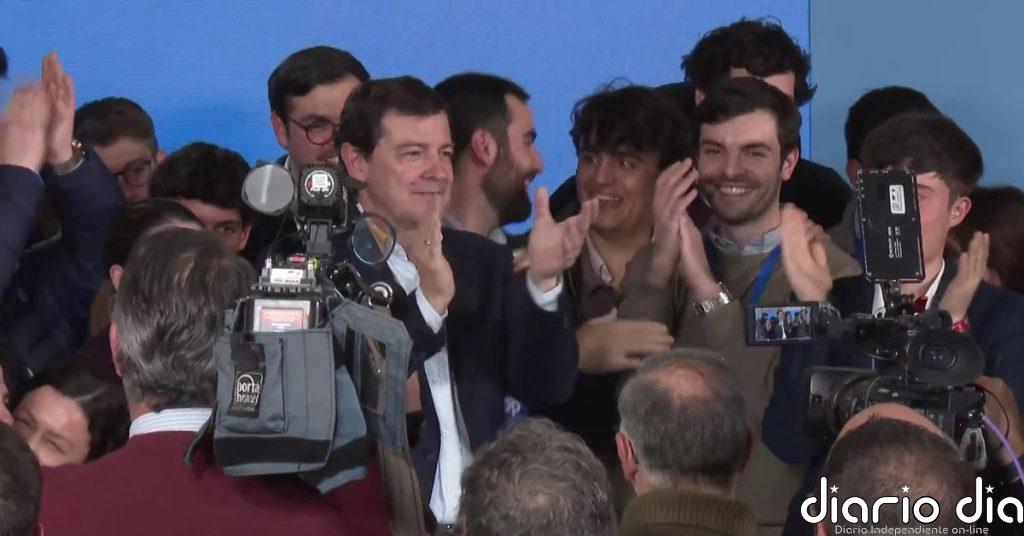 Mañueco gana y se distancia de Vox mientras el PSOE se recupera