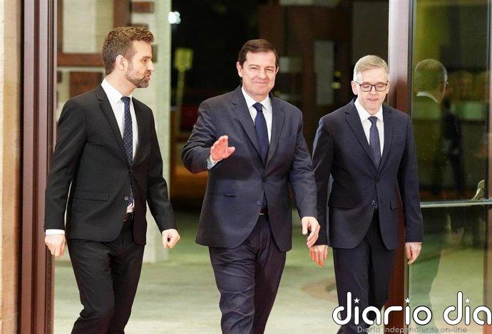 Mañueco reivindica el "proyecto y rumbo claro" del PP y ofrece un camino de certezas