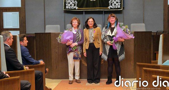 María Ángeles Ruiz-Tagle y la Asociación de Mujeres TEDA recogen el VIII Premio a la Igualdad de la UC