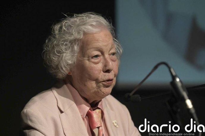 María Xosé Queizán, nueva académica de honor de la Real Academia Galega