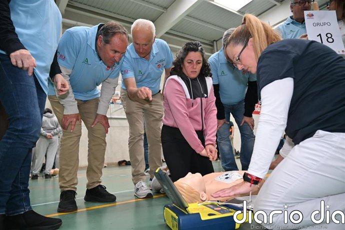 Más de 200 cofrades se forman para una Semana Santa de Almería "cardioasegurada"