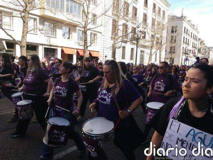 Más de 6.000 personas participan en una manifestación del 8M marcada por el recuerdo a las víctimas de El Bocal