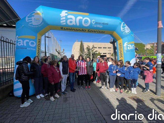 Más de mil personas caminan en memoria de Dani, fallecido por cáncer, y recaudan fondos para 'Faro' en Villamediana