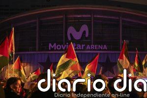 Más de un centenar de manifestantes pro-Palestina se congrega otra vez delante del Movistar Arena
