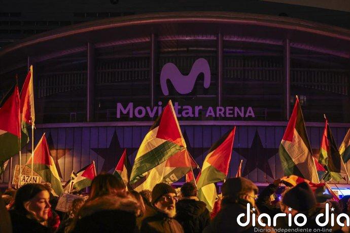 Más de un centenar de manifestantes pro-Palestina se congrega otra vez delante del Movistar Arena