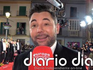 Miguel Poveda confirma con ironía que Isabel Pantoja aún le debe dinero: “Que Dios nos lo pague”