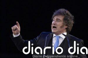 Milei señala que la migración descontrolada "desarticula el orden social" durante su visita a Hungría