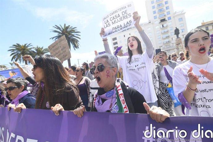 Miles de andaluces se manifiestan este domingo en un 8M marcado por la defensa del feminismo y el rechazo a la guerra