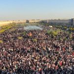 Miles de iraníes toman las calles para llorar al ayatolá Jamenei