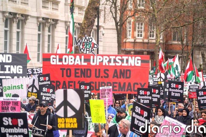 Miles de manifestantes piden en Londres parar la ofensiva de EEUU e Israel sobre Irán