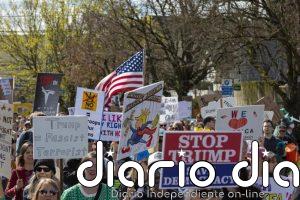 Miles de manifestantes protestan contra Trump y la guerra en ciudades de EEUU
