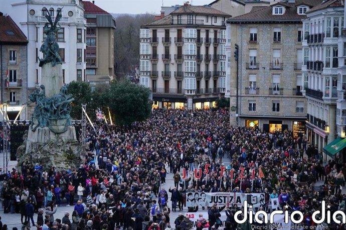 Miles de vitorianos reivindican "verdad, memoria y reparación" para las víctimas del 3 de marzo de 1976