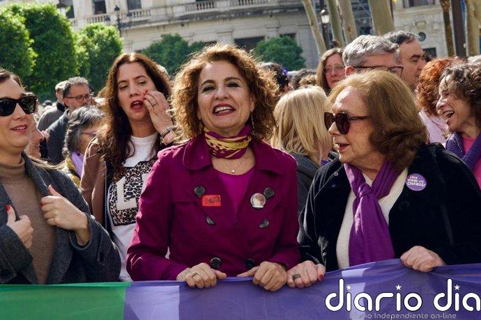 Montero afirma que "el futuro nos pertenece" y que seguirán "removiendo obstáculos" para lograr la igualdad real