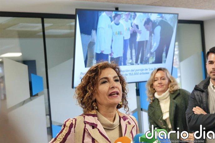 Montero urge al PP a posicionarse y contrapone los plazos de comparecencia de Sánchez por Irán con los de Aznar por Irak