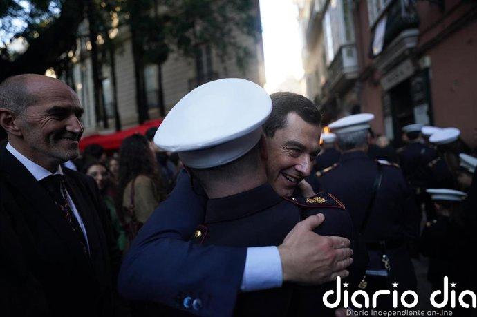 Moreno promete "un empujón" para que la Semana Santa de Cádiz sea "lo antes posible" de interés internacional