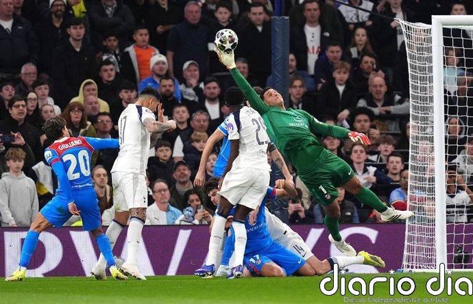 Musso sujeta a un Atlético con billete para cuartos de Champions League