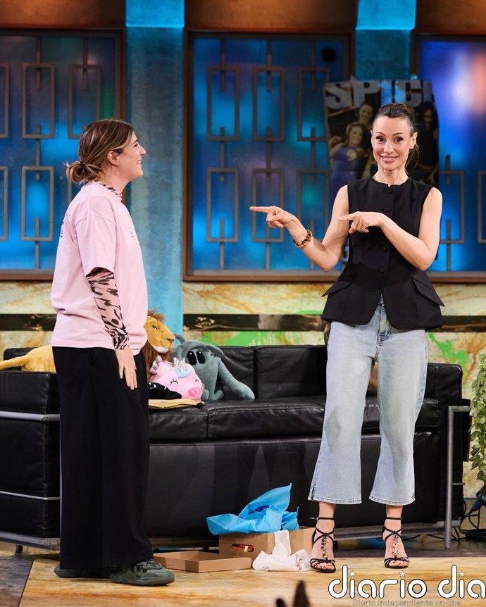 Natalia Verbeke tiene el top más versátil de la temporada: un básico adaptable de corte peplum