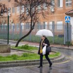 Nieve, lluvia, olas y viento ponen en aviso a media docena de CCAA, con Granada en nivel naranja por nieve