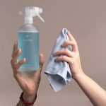 No cometas este error común: cómo limpiar las ventanas sin usar más producto de lo necesario