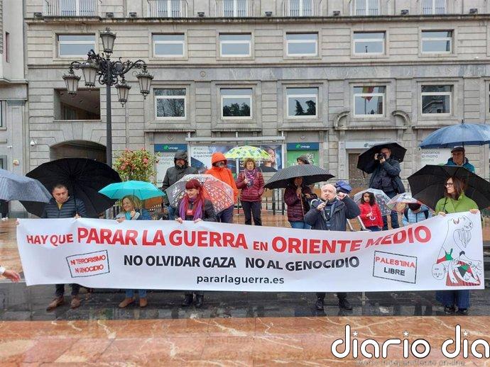 Nueve concentraciones simultáneas en Asturias exigen parar la guerra en Oriente Medio