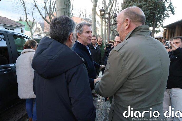 Núñez Feijóo mantiene un encuentro con afiliados y simpatizantes en El Espinar (Segovia)