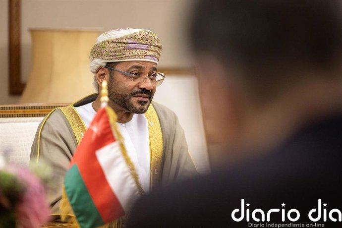 Omán asegura que "trabaja intensamente" para lograr un acuerdo que garantice la reapertura del estrecho de Ormuz