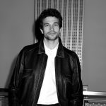 Paul Anthony Kelly le debe su fama a John F. Kennedy, pero no su estilo