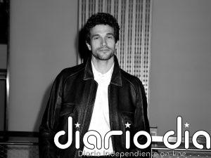 Paul Anthony Kelly le debe su fama a John F. Kennedy, pero no su estilo