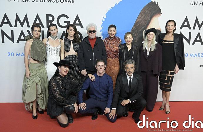 Pedro Almodóvar estrena 'Amarga Navidad' junto a sus musas Nieves Álvarez, Rossy de Palma y Bibiana Fernández
