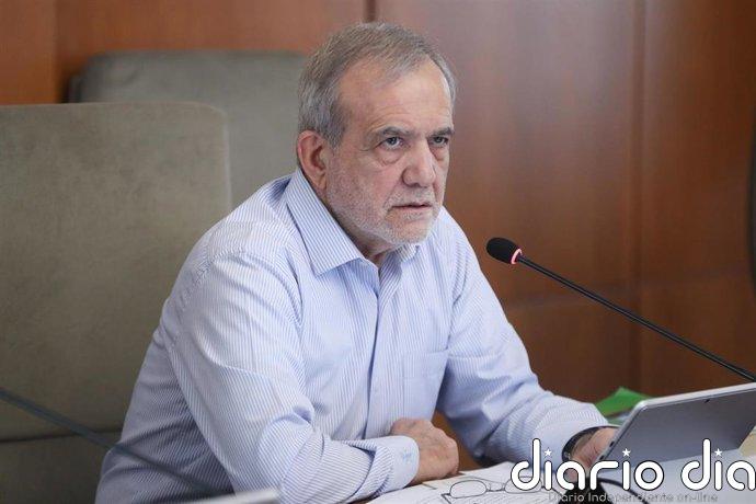 Pezeshkian condena los ataques a infraestructura energética y avisa de efectos "incontrolables" para el mundo "entero"