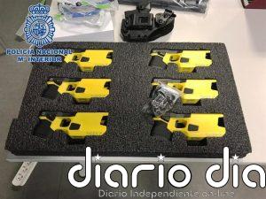 Policías defienden el "estricto" control de la táser tras la polémica por la muerte de un hombre en Málaga