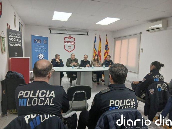 Policías tutores de Menorca se forman para prevenir la violencia en el fútbol base