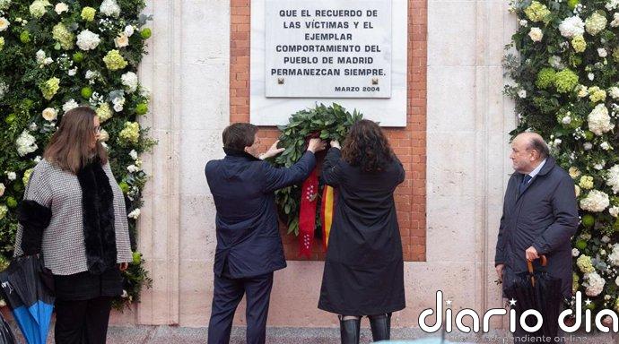 Políticos madrileños recuerdan en el XXII aniversario del 11-M a las víctimas y reivindican al pueblo de Madrid